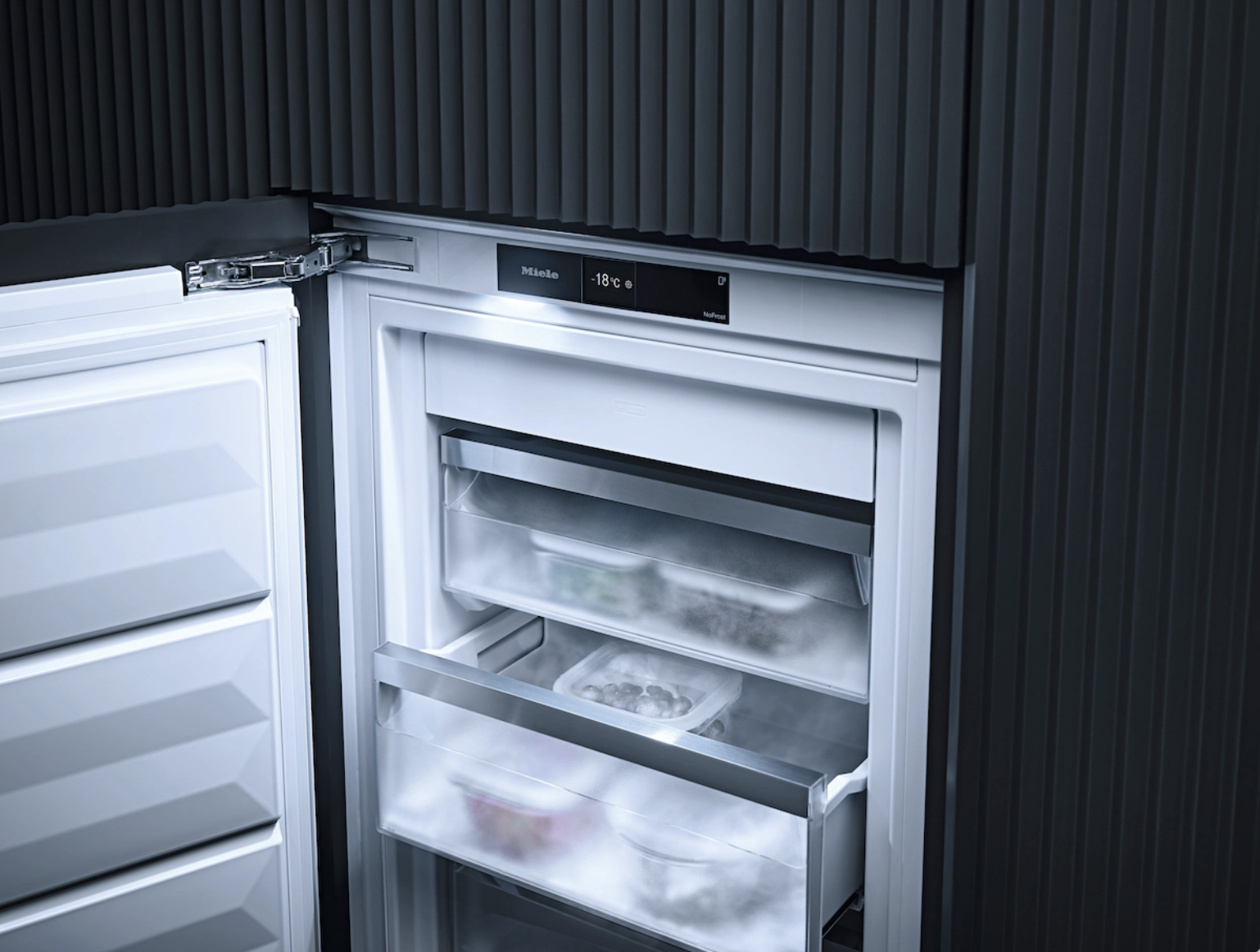 MIELE FNS7470D congélateur encastrable - 140cm